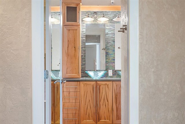 400 4th Ave S Unit 508, Saint Petersburg, FL 33701 - bathroom featuring a textured wall and a sink