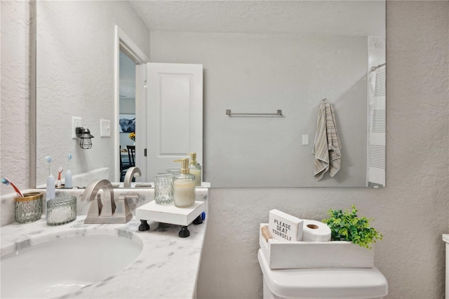 811 Patricia Pl, Lakeland, FL 33809 - bathroom featuring a textured wall, vanity, and a textured ceiling