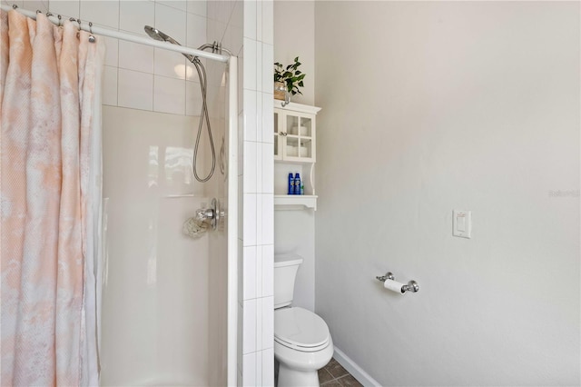 9830 Caribou Trl, Dade City, FL 33525 - bathroom featuring a stall shower, toilet, and baseboards