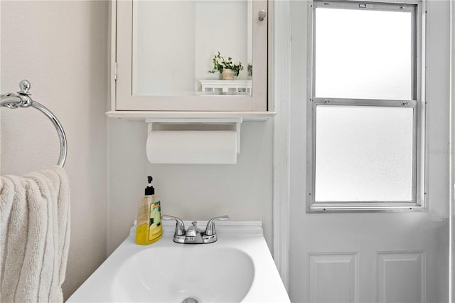 9830 Caribou Trl, Dade City, FL 33525 - bathroom with a sink