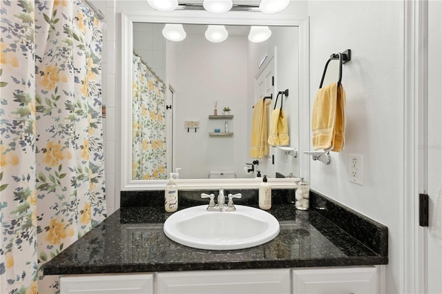 9830 Caribou Trl, Dade City, FL 33525 - bathroom featuring vanity and curtained shower