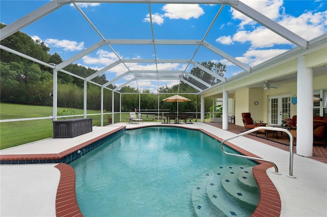 9830 Caribou Trl, Dade City, FL 33525 - outdoor pool with french doors, a patio area, a lawn, a ceiling fan, and a lanai