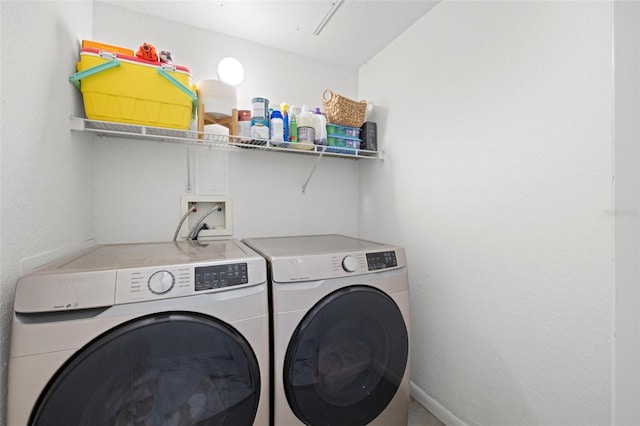 2410 W Azeele St Unit 214, Tampa, FL 33609 - laundry area featuring washing machine and clothes dryer