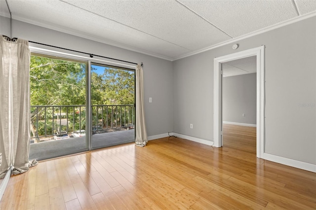 3325 Bayshore Blvd Unit C36, Tampa, FL 33629 - empty room featuring a textured ceiling, ornamental molding, light wood-style flooring, baseboards, and a smoke detector