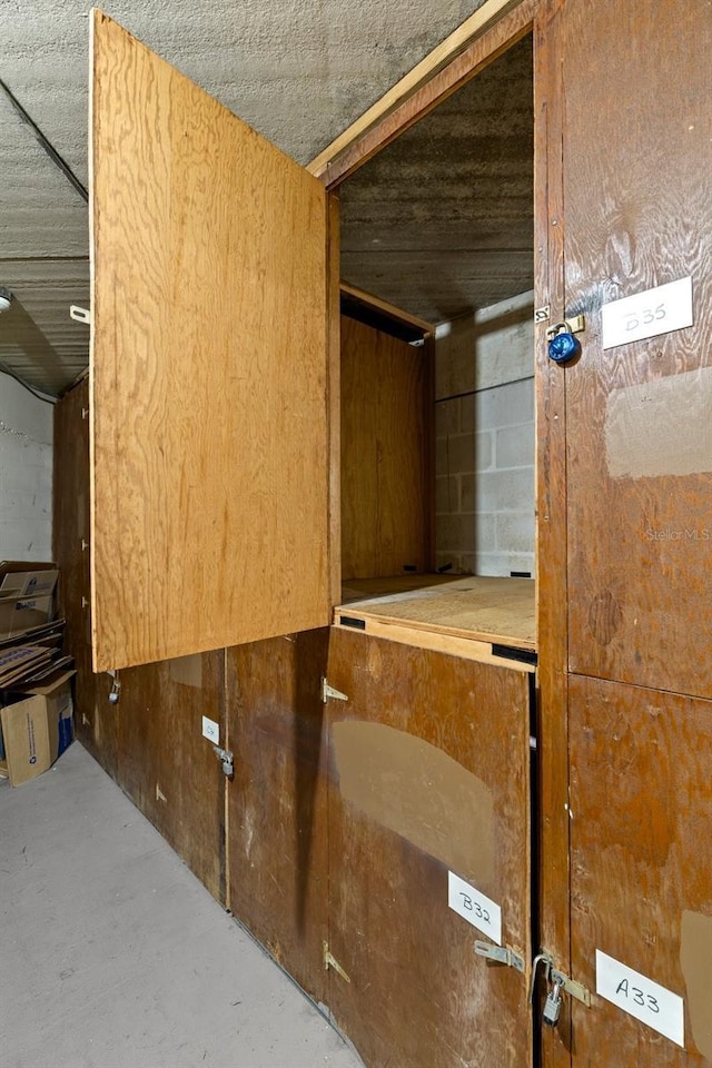 3325 Bayshore Blvd Unit C36, Tampa, FL 33629 - detailed view of concrete floors