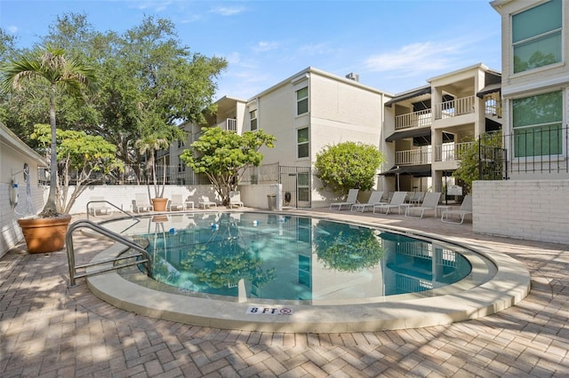 3325 Bayshore Blvd Unit C36, Tampa, FL 33629 - community pool with a patio area