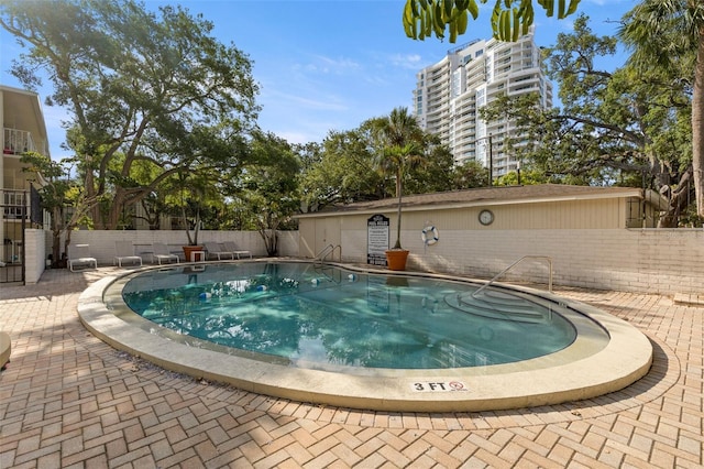 3325 Bayshore Blvd Unit C36, Tampa, FL 33629 - community pool with a fenced backyard