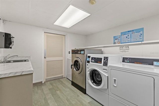 3325 Bayshore Blvd Unit C36, Tampa, FL 33629 - communal laundry room featuring independent washer and dryer and light wood-style flooring