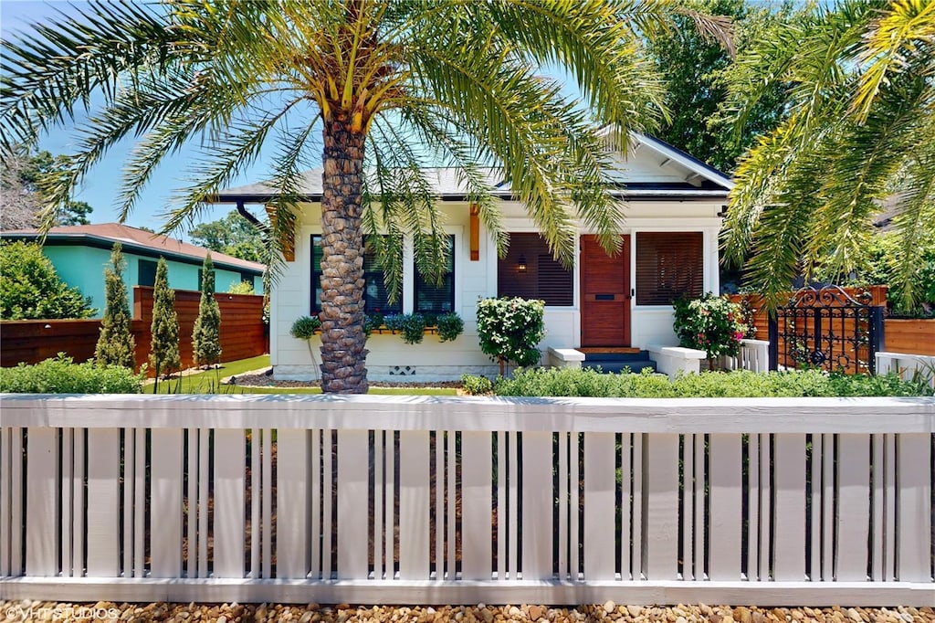 2921 3rd Ave S, Saint Petersburg, FL 33712 - view of front of home with a fenced front yard