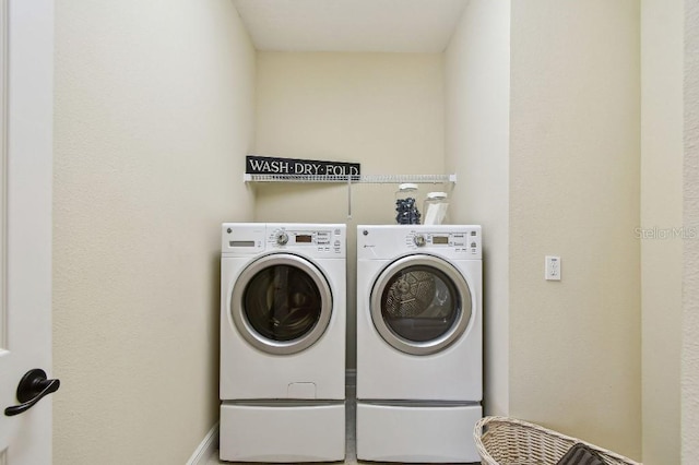1140 Terralago Way, Kissimmee, FL 34746 - laundry area featuring washing machine and clothes dryer