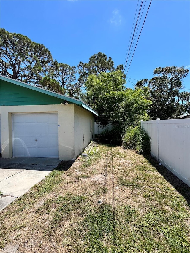 1708 28th St W, Bradenton, FL 34205 - view of yard featuring driveway