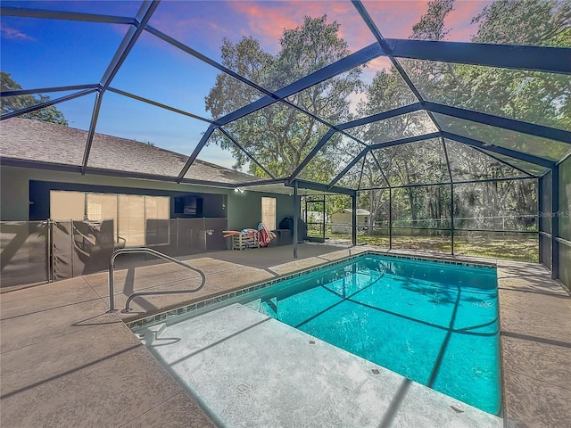 1199 E Mckinley St, Hernando, FL 34442 - pool at dusk with a patio, an outdoor pool, and glass enclosure