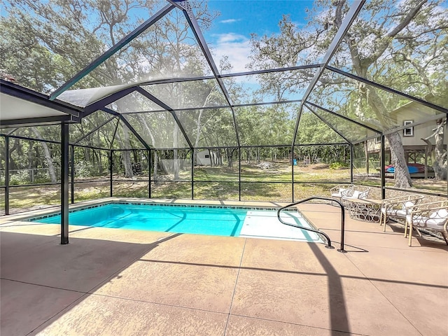 1199 E Mckinley St, Hernando, FL 34442 - swimming pool featuring a patio and glass enclosure
