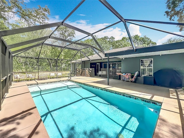 1199 E Mckinley St, Hernando, FL 34442 - swimming pool featuring a patio and glass enclosure