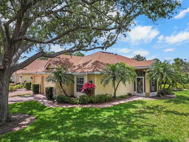 2516 New Haven Cir, Sun City Center, FL 33573 - view of front of property featuring a garage, stucco siding, a front yard, driveway, and roof with shingles