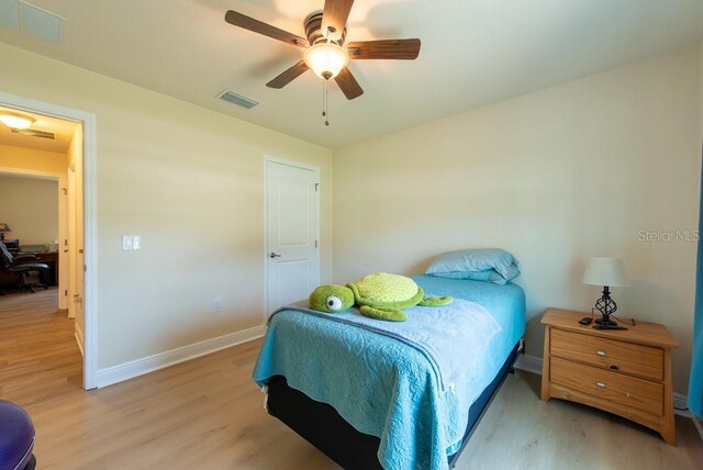 3642 Fantasy Way, Brooksville, FL 34604 - bedroom featuring light wood finished floors, baseboards, an office area, and a ceiling fan