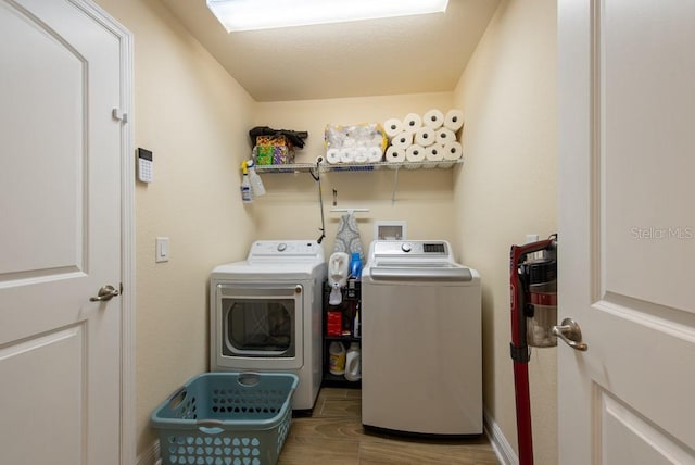 3642 Fantasy Way, Brooksville, FL 34604 - laundry room featuring washer and clothes dryer, baseboards, and wood finished floors