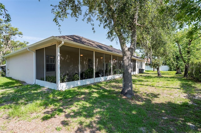 9908 Alafia River Ln, Gibsonton, FL 33534 - view of side of property featuring a sunroom and a lawn