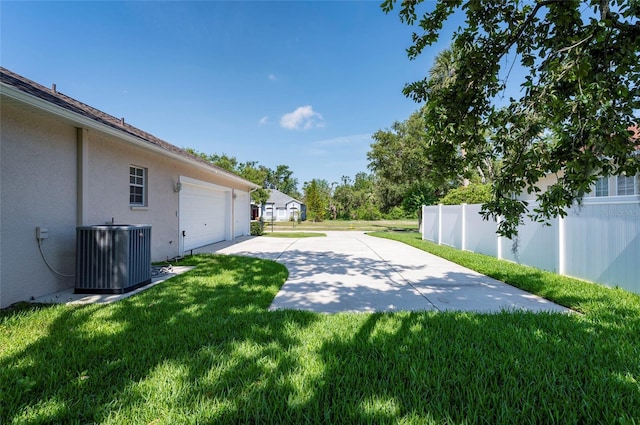 9908 Alafia River Ln, Gibsonton, FL 33534 - view of yard with cooling unit