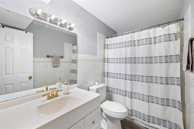 22004 Dupree Dr, Land O Lakes, FL 34639 - full bath featuring a textured ceiling, vanity, toilet, tile walls, and a shower with curtain