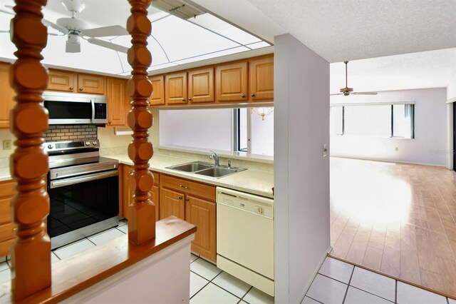 2593 Countryside Blvd Unit 7305, Clearwater, FL 33761 - kitchen featuring stainless steel appliances, ceiling fan, a sink, backsplash, and light countertops
