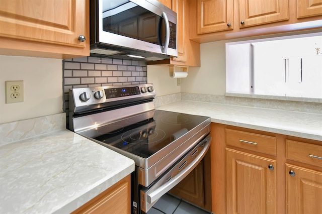 2593 Countryside Blvd Unit 7305, Clearwater, FL 33761 - kitchen with appliances with stainless steel finishes, light countertops, and tasteful backsplash