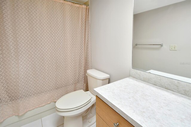 2593 Countryside Blvd Unit 7305, Clearwater, FL 33761 - bathroom with toilet, vanity, and a shower with shower curtain