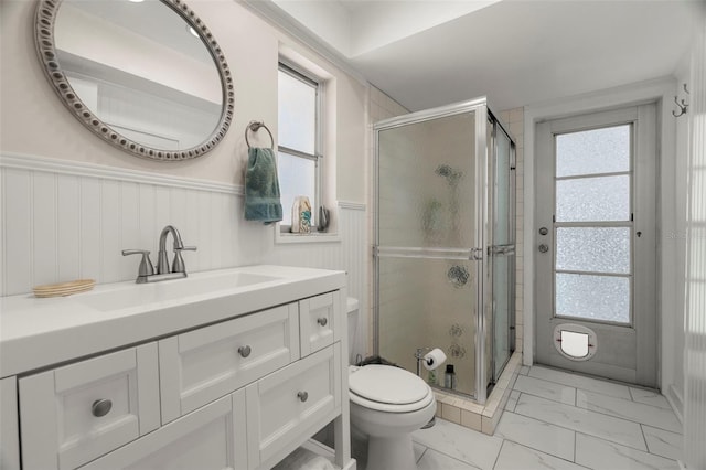 60 Lakeview Ct, Palm Harbor, FL 34683 - full bath with toilet, marble finish floors, a wainscoted wall, a shower stall, and vanity