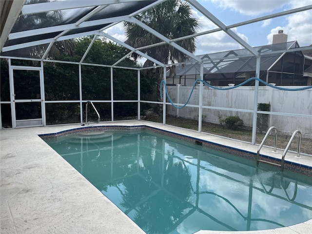 8130 Shalom Dr, Spring Hill, FL 34606 - swimming pool with glass enclosure and a patio