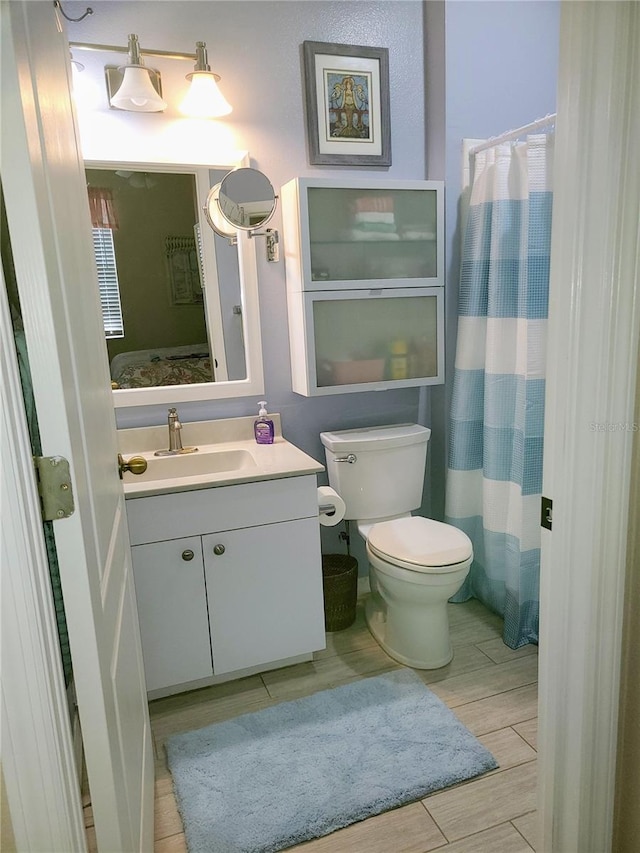 834 Tremont Greens Ln Unit 137, Sun City Center, FL 33573 - full bathroom featuring toilet and vanity