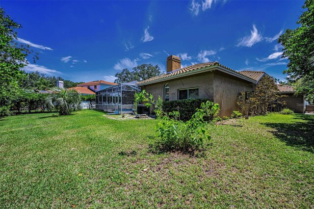 1516 E Lake Woodlands Pkwy, Oldsmar, FL 34677 - view of green lawn with a lanai