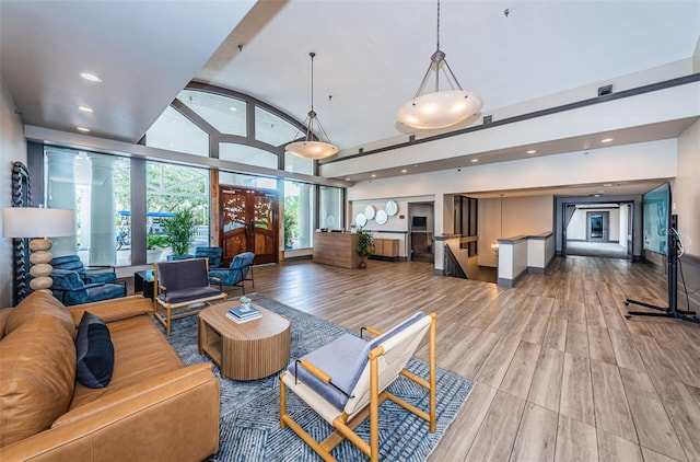 1516 E Lake Woodlands Pkwy, Oldsmar, FL 34677 - common area with recessed lighting and high vaulted ceiling
