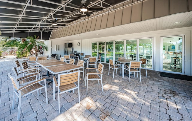 1516 E Lake Woodlands Pkwy, Oldsmar, FL 34677 - view of patio with outdoor dining space and ceiling fan