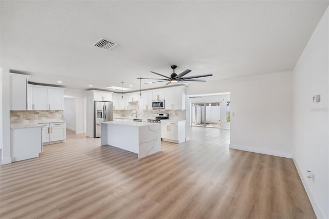 7607 22nd Ave W, Bradenton, FL 34209 - kitchen featuring stainless steel appliances, decorative backsplash, a sink, light countertops, and recessed lighting