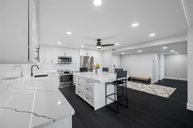 100 Oakmont Ln Unit 802, Belleair, FL 33756 - kitchen featuring stainless steel appliances, a sink, a kitchen breakfast bar, recessed lighting, and white cabinets