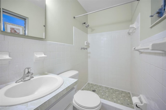 2073 Denmark St Unit 9, Clearwater, FL 33763 - full bath featuring tiled shower, toilet, tile walls, vanity, and a wainscoted wall