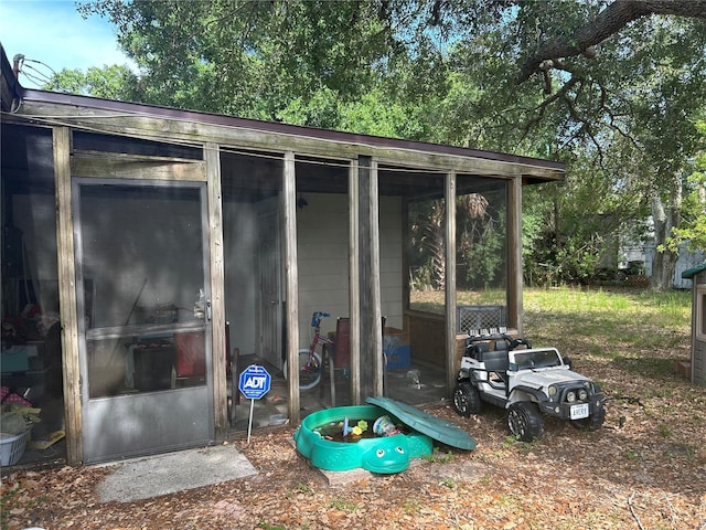 560 73rd Ave N, Saint Petersburg, FL 33702 - view of outbuilding with a sunroom
