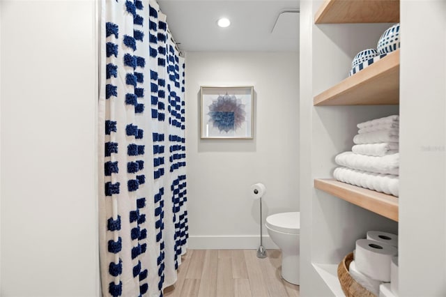 2620 Cove Cay Dr Unit 704, Clearwater, FL 33760 - full bathroom with toilet, wood finished floors, a shower with curtain, baseboards, and recessed lighting