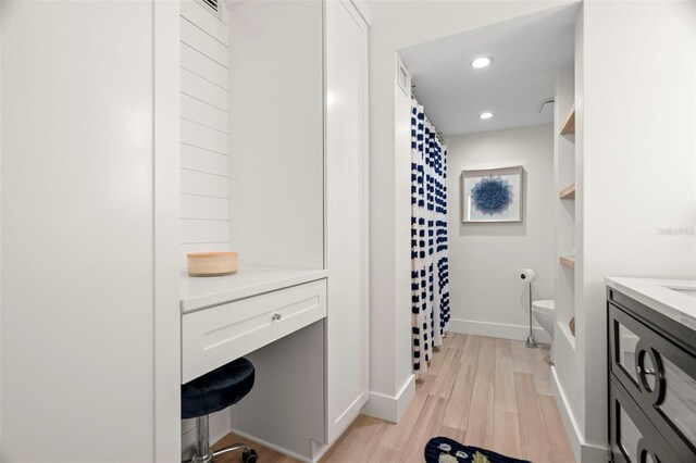 2620 Cove Cay Dr Unit 704, Clearwater, FL 33760 - bathroom with vanity, wood finished floors, toilet, a shower with curtain, and recessed lighting