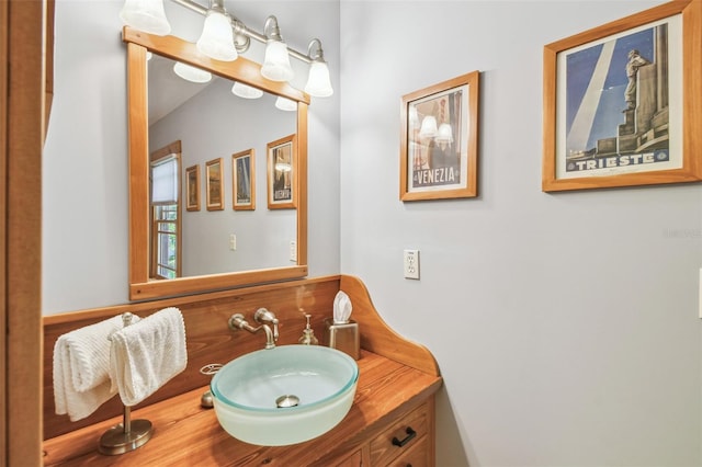3112 W Wallcraft Ave, Tampa, FL 33611 - bathroom featuring vanity
