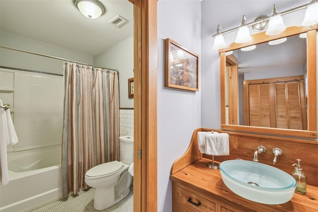 3112 W Wallcraft Ave, Tampa, FL 33611 - bathroom with toilet, vanity, shower / bath combination with curtain, tile walls, and tile patterned flooring