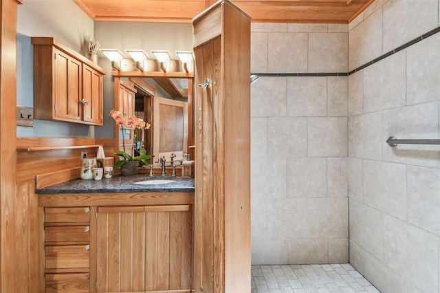 3112 W Wallcraft Ave, Tampa, FL 33611 - full bath featuring vanity and tiled shower