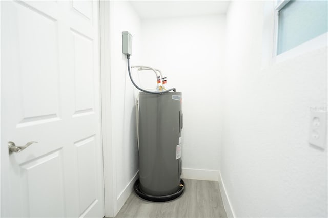 5510 12th St, Zephyrhills, FL 33542 - utility room featuring electric water heater