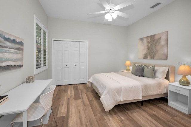 4962 Turtle Creek Trl, Oldsmar, FL 34677 - bedroom with wood finished floors, a closet, and ceiling fan
