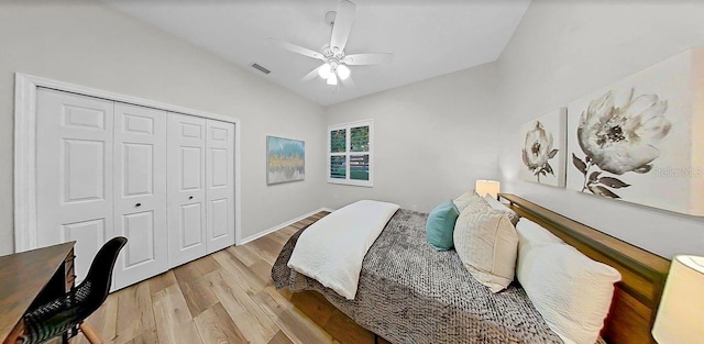 4962 Turtle Creek Trl, Oldsmar, FL 34677 - bedroom with vaulted ceiling, light wood-style floors, a closet, and ceiling fan