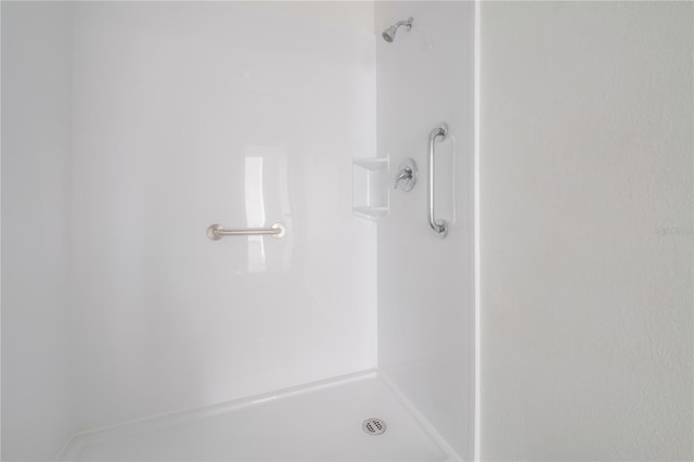 725 2nd Ave NE, Largo, FL 33770 - bathroom featuring a stall shower