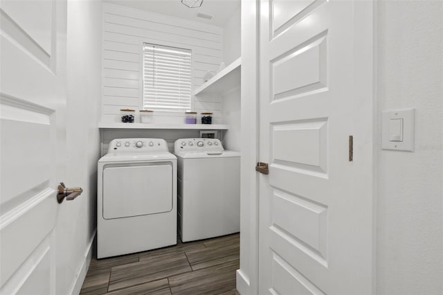 4345 Cadence Loop, Land O Lakes, FL 34638 - laundry room featuring independent washer and dryer and wood tiled floors