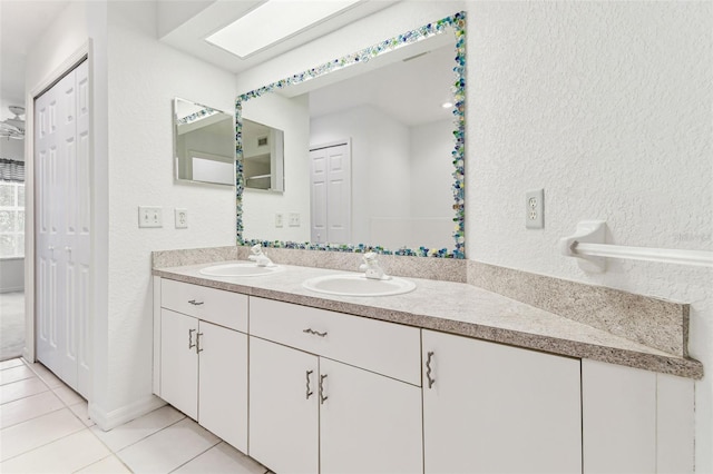 1624 Lullwater Ln, Lutz, FL 33549 - full bath featuring double vanity, tile patterned floors, and a textured wall