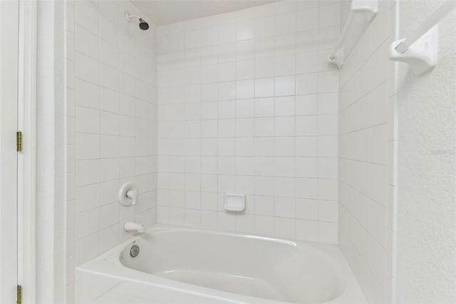 1624 Lullwater Ln, Lutz, FL 33549 - bathroom with bathing tub / shower combination