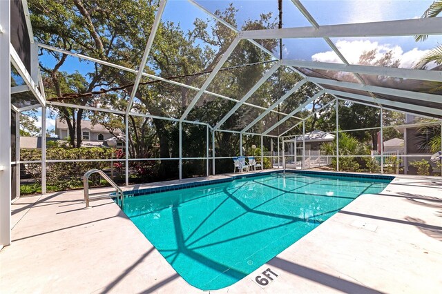 2311 64th Street Ct W, Bradenton, FL 34209 - swimming pool with a patio area